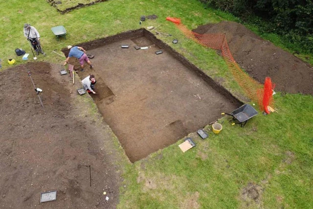 Tàn tích của tu viện do nữ hoàng Anh Cynethruth lãnh đạo vừa được tìm thấy.