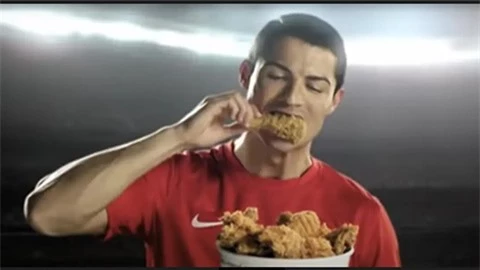 Nghịch lý Cristiano Ronaldo: Mồm chê đồ ăn nhanh nhưng tay tích cực quảng cáo nước ngọt