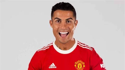 Ronaldo lần đầu xuất hiện trong áo đấu Man United