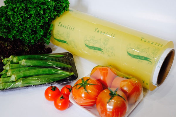 Màng bọc thực phẩm PVC và PE, loại nào an toàn hơn?