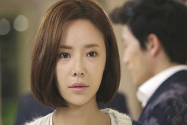 Chồng bắt tự lo mọi sinh hoạt phí dù vừa sinh con, đến khi nghe được cuộc gọi giữa chồng và mẹ chồng, vợ quyết định ly hôn