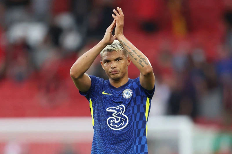 Trung vệ: Thiago Silva. Trung vệ: Thiago Silva.