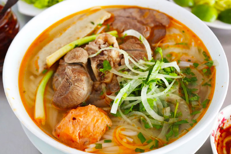 Ẩm thực Việt: Kể tên các thảo mộc có trong nước dùng phở