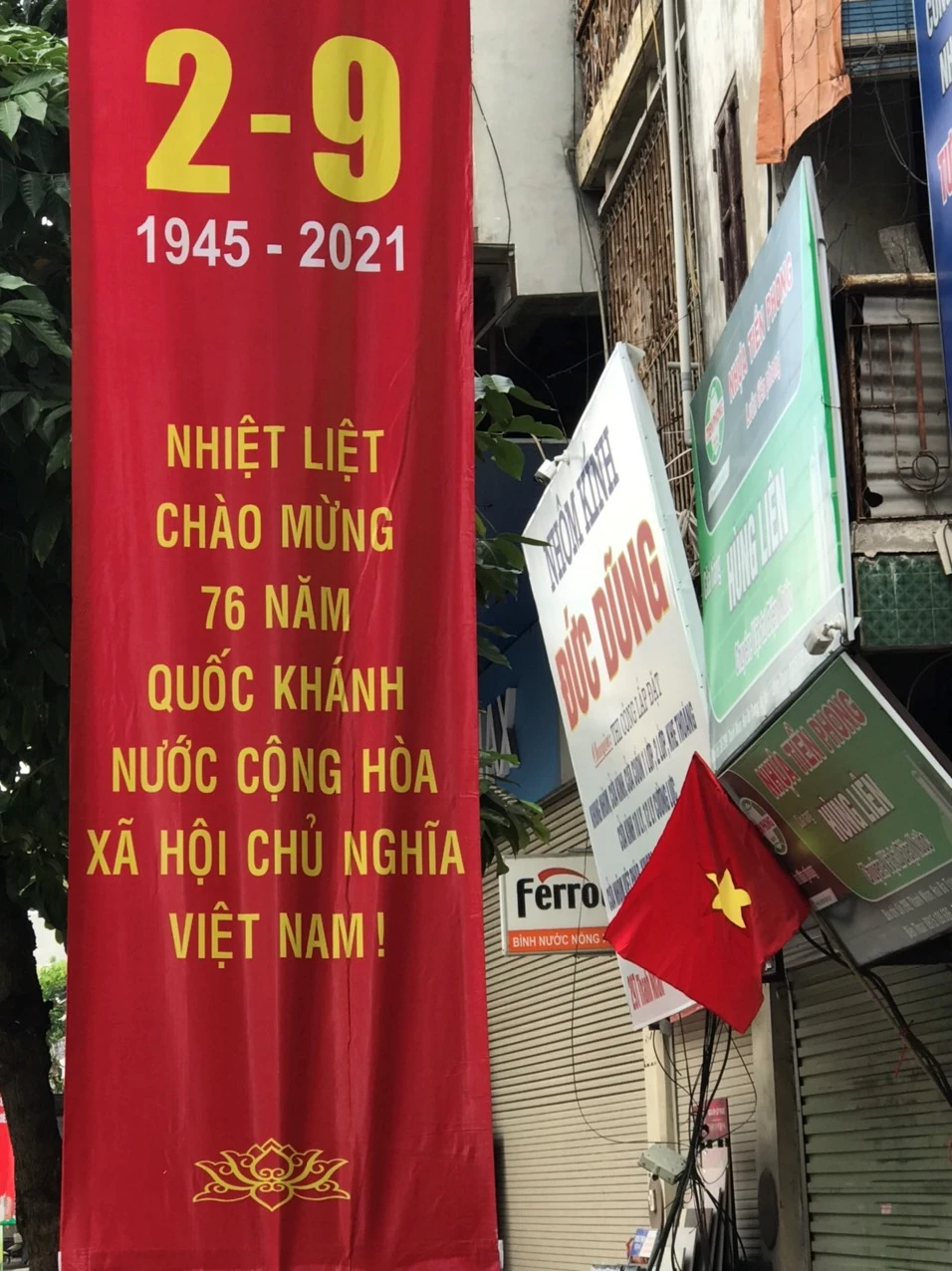 Băng rôn trên quận Hai Bà Trưng.