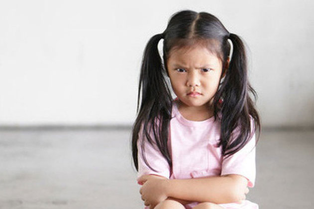 Đừng lúc nào cũng than phiền rằng con mình có vấn đề về tâm lý, hãy xem bạn có đi vào 5 "vết xe đổ" này khi con từ 3-6 tuổi không