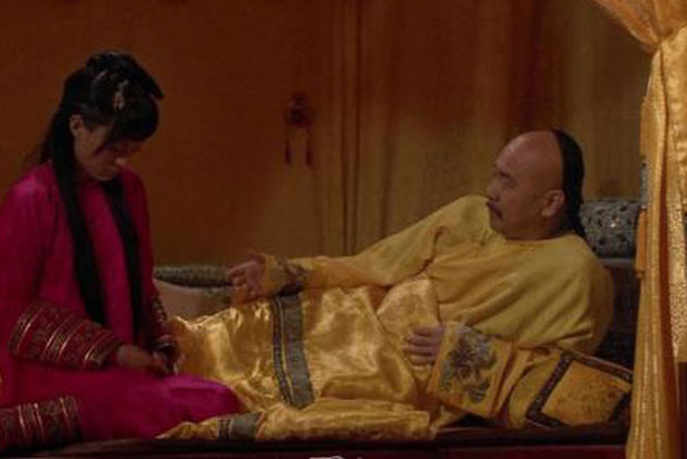 Được dâng tặng mỹ nhân xinh đẹp, Càn Long chỉ lâm hạnh 1 đêm đã e ngại, không động đến đối phương