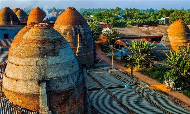 ‘Vương quốc đỏ’ trăm tuổi ở miền Tây đẹp mơ màng với các ‘tòa tháp’ cổ - 3