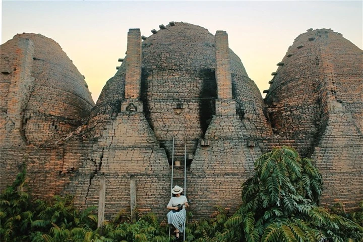 ‘Vương quốc đỏ’ trăm tuổi ở miền Tây đẹp mơ màng với các ‘tòa tháp’ cổ - 8