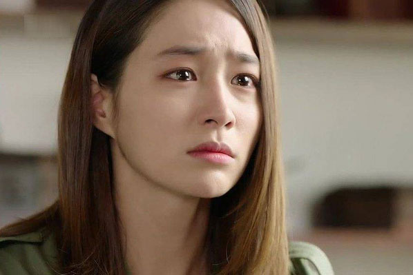 Lấy chồng kém 10 tuổi, tôi cay đắng phát hiện sự thật nghiệt ngã trong cốc nước cam anh pha mỗi ngày