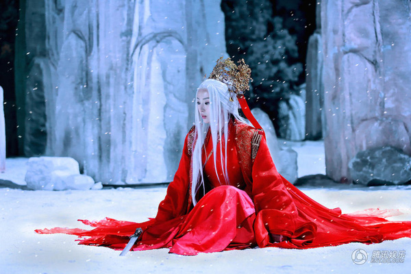 5 mỹ nhân tóc trắng đẹp nhất màn ảnh Hoa ngữ: Cúc Tịnh Y chưa bao giờ ma mị đến thế, trùm cuối đẹp đến tan nát cõi lòng