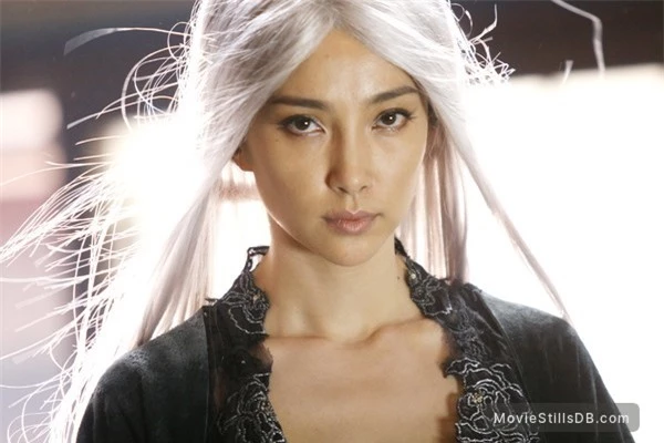 5 mỹ nhân tóc trắng đẹp nhất màn ảnh Hoa ngữ: Cúc Tịnh Y chưa bao giờ ma mị đến thế, trùm cuối đẹp đến tan nát cõi lòng - Ảnh 1.