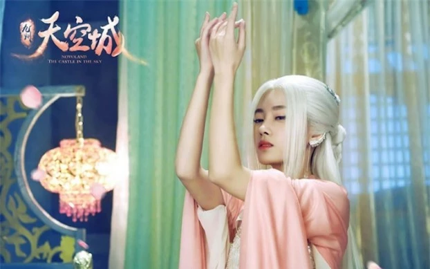 5 mỹ nhân tóc trắng đẹp nhất màn ảnh Hoa ngữ: Cúc Tịnh Y chưa bao giờ ma mị đến thế, trùm cuối đẹp đến tan nát cõi lòng - Ảnh 10. 5 mỹ nhân tóc trắng đẹp nhất màn ảnh Hoa ngữ: Cúc Tịnh Y chưa bao giờ ma mị đến thế, trùm cuối đẹp đến tan nát cõi lòng - Ảnh 10.