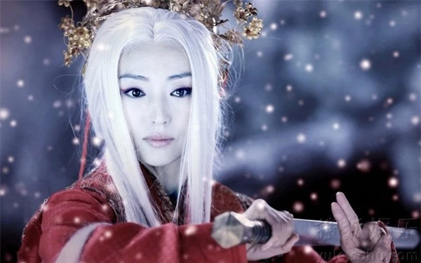 5 mỹ nhân tóc trắng đẹp nhất màn ảnh Hoa ngữ: Cúc Tịnh Y chưa bao giờ ma mị đến thế, trùm cuối đẹp đến tan nát cõi lòng - Ảnh 7.