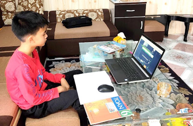 Hàng chục nghìn học sinh tại TP Hồ Chí Minh đang gặp khó khi học trực tuyến