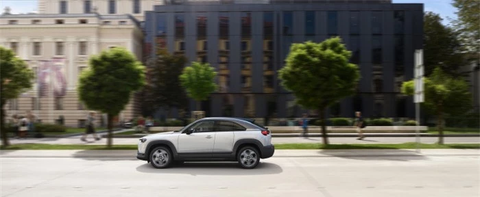 Mazda ra mắt xe điện đầu tiên MX-30, giá từ 763 triệu đồng 15
