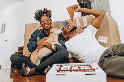 Làm sao để mối quan hệ bớt nhàm chán trong thời kỳ giãn cách xã hội