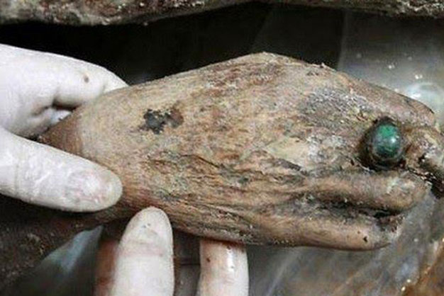 Thi hài còn nguyên vẹn trong mộ táng hơn 700 năm gây ngỡ ngàng, di vật trên tay hé lộ gia thế không hề tầm thường