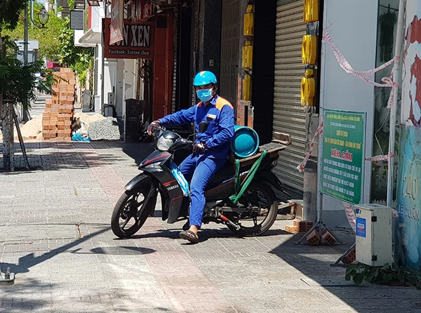 Mặc dù người dân phải "ở yên một chỗ" nhưng giá lương thực, thực phẩm, điện, nước, gas... trên địa bàn Đà Nẵng trong tháng 8/2021 đều tăng