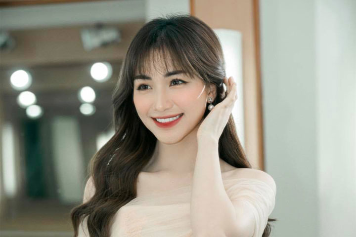 Không giảm cân hay dao kéo, Hòa Minzy 'lột xác' nhờ thay đổi 1 điểm trên khuôn mặt