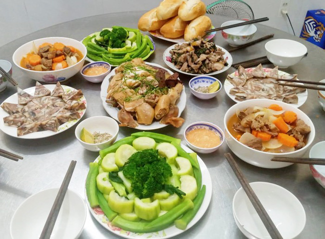 Mẹ chồng đòi chỉ tổ chức đám cưới 7 mâm, cô dâu nhất mực không đồng ý thì bị nói thẳng mặt: "28 tuổi rồi còn đòi hỏi" và cái kết quay xe cực gấp!