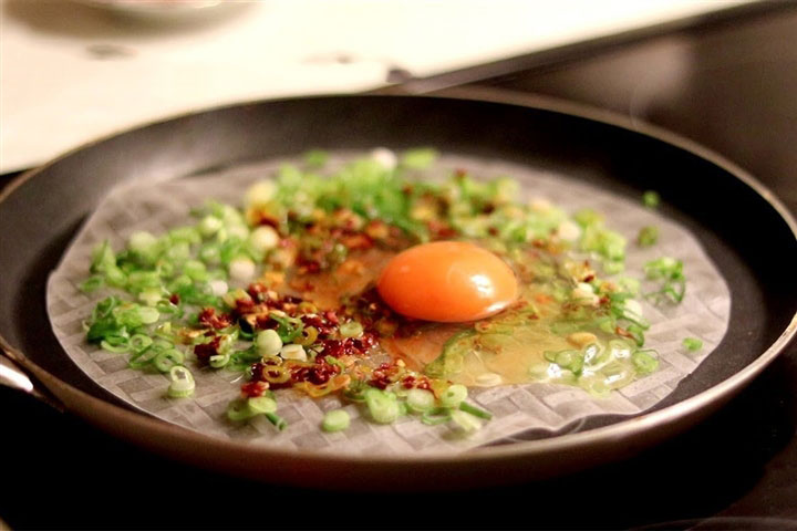 Ở nhà mùa dịch: Thử làm bánh cuốn, bánh gạo Hàn từ bánh tráng cực dễ lại ngon