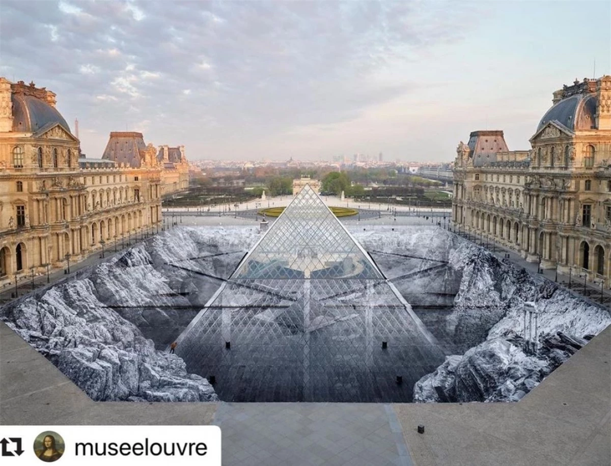 Tác phẩm của JR tại Bảo tàng Louvre năm 2019. Nguồn: JR Instagram