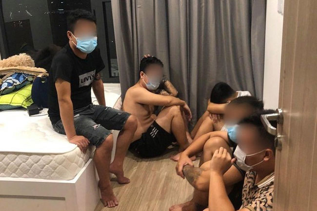 Hà Nội: Bắt quả tang nhóm thanh niên "bay lắc" trong căn hộ chung cư