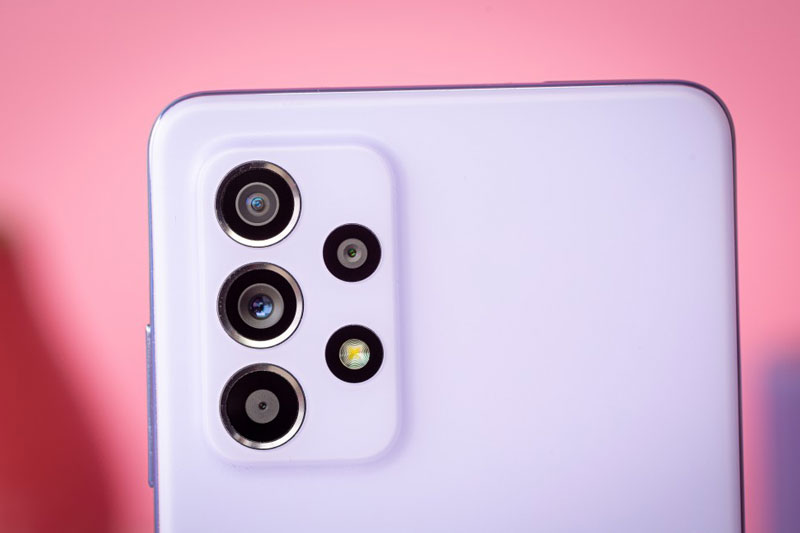 Samsung Galaxy A52 với khả năng chống nước, RAM 8 GB giảm giá mạnh trong tháng 9/2021