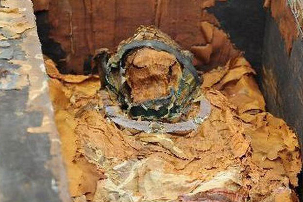 Tìm thấy quan tài đúng 0 giờ: Bật nắp áo quan, nhà khảo cổ kinh ngạc tột độ!