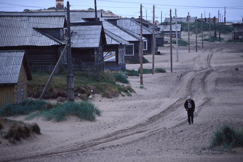 Thị trấn 'kỳ dị' nhất thế giới, người dân địa phương không dám đóng cửa khi ngủ vào ban đêm – Vì sao?