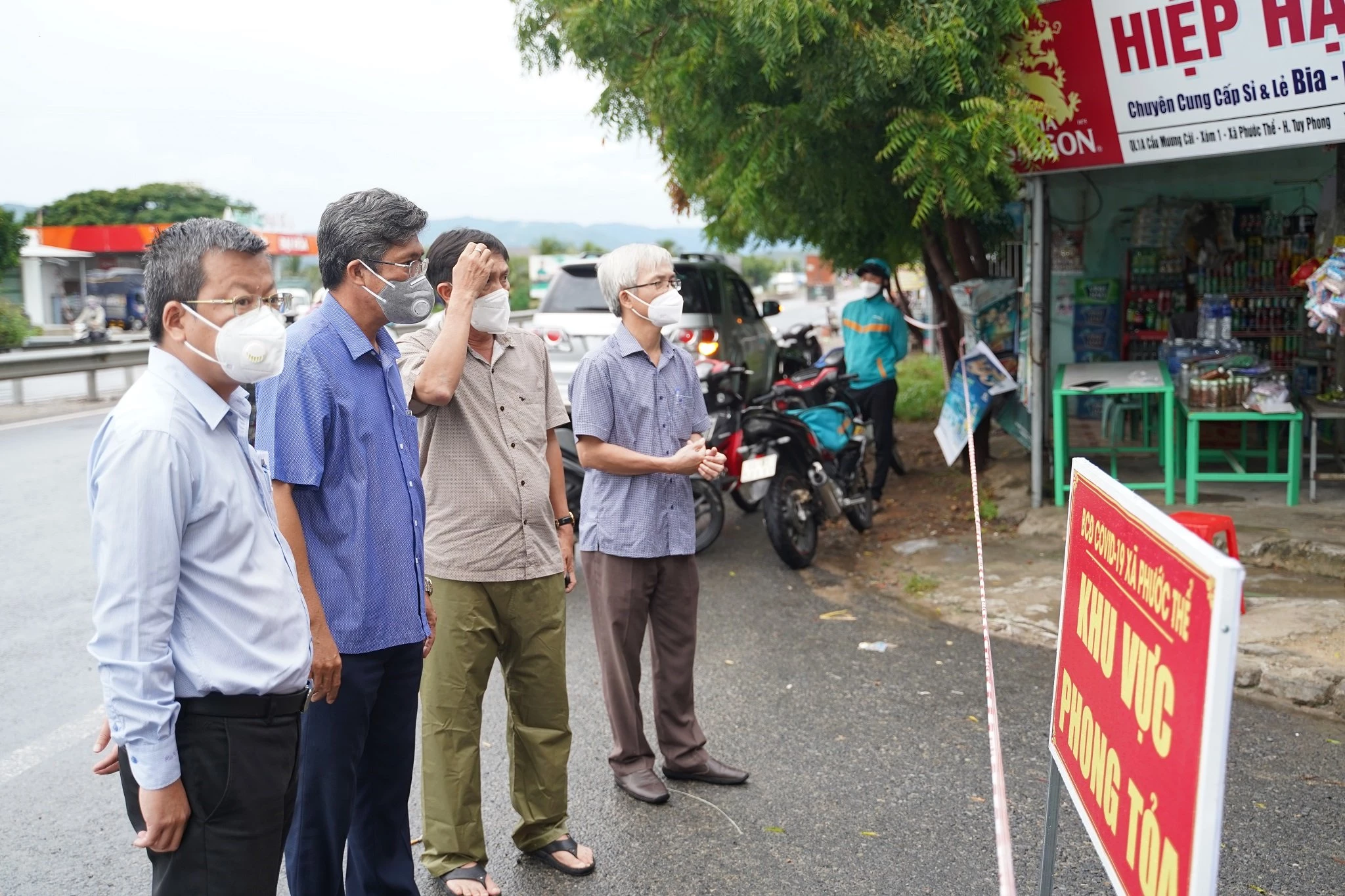 Phó Chủ tịch UBND tỉnh Bình Thuận Nguyễn Minh kiểm tra khu phong toả