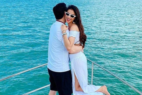 Chồng đại gia của Phạm Hương là ai, giàu cỡ nào?