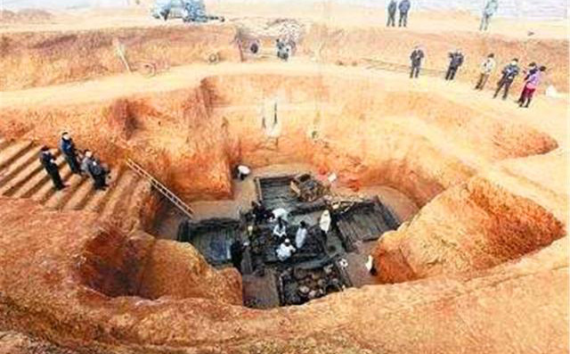 Vào đêm giao thừa, mộ cổ bất ngờ lộ ra, trong quan tài chỉ còn nửa chiếc đầu lâu: Chuyên gia vẫn vui mừng khôn xiết - Vì sao?