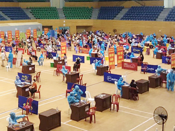 Đà Nẵng: Tiêm vaccine cho người 18–65 tuổi ở 3 quận “dẫn đầu” số ca mắc mới COVID-19 