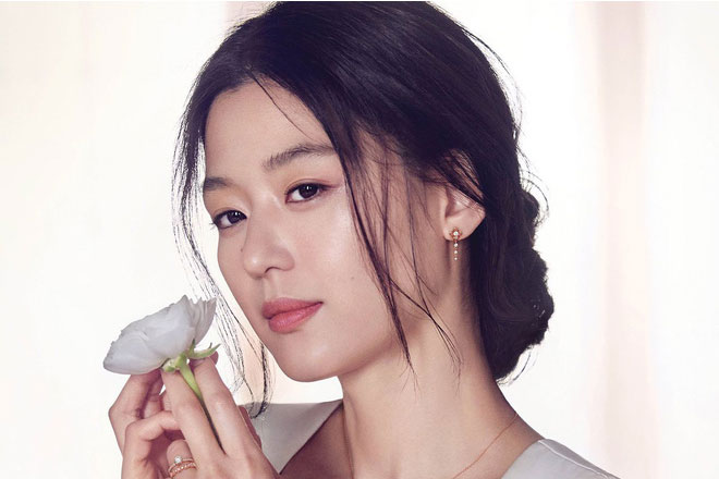 Sao Hàn có thu nhập khủng nhất năm 2021: "Mợ chảnh" và Kim Soo Hyun so kè khốc liệt, Song Joong Ki thế mà đè bẹp Song Hye Kyo?