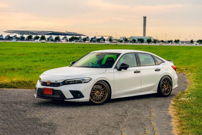 Honda Civic hoá xe đua dưới bàn tay hãng độ