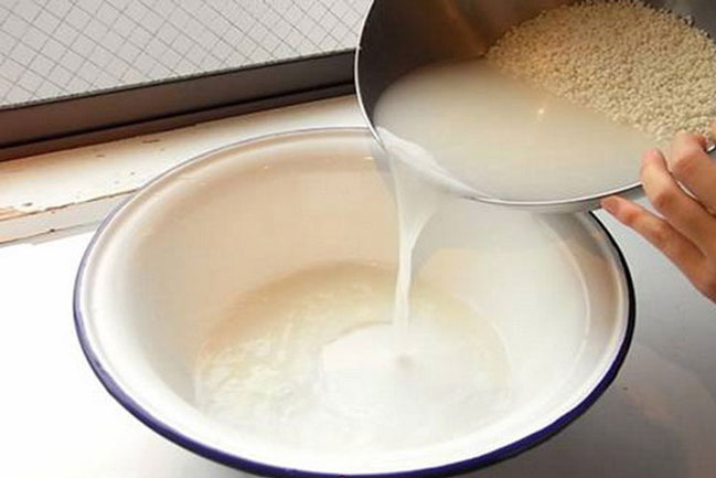 Ai cũng biết công thức làm trắng da từ nước vo gạo, nhưng nếu dùng sai cách có thể làm hỏng da