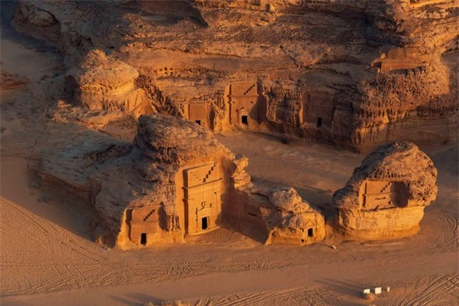 Khám phá bí mật về thành phố bị nguyền rủa giữa lòng sa mạc Saudi Arabia ảnh 2