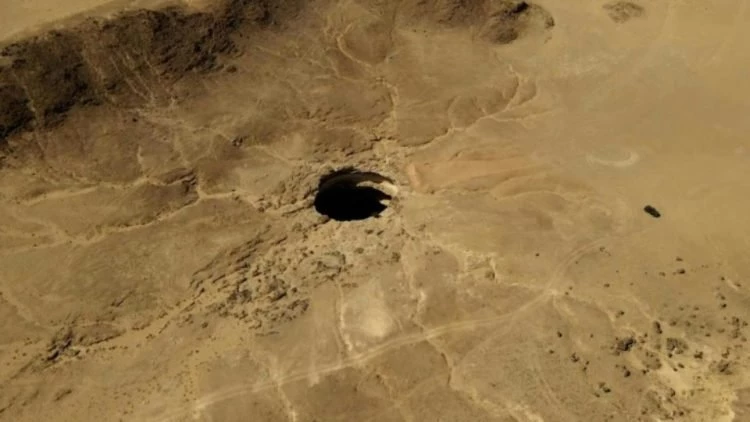 Miệng Giếng địa ngục bí ẩn ở Yemen. Ảnh: video screengrab