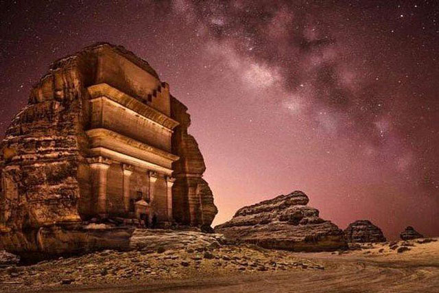 Khám phá bí mật về thành phố bị nguyền rủa giữa lòng sa mạc Saudi Arabia