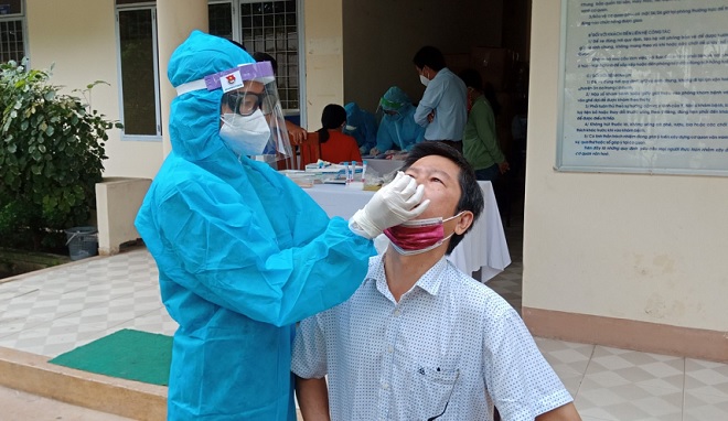 Bộ Y tế: Tùy mức độ nguy cơ để xét nghiệm COVID-19 thần tốc 