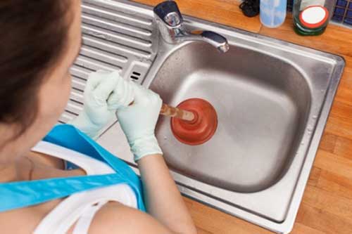 4 cách đơn giản để thông tắc cống mà không cần đến hóa chất độc hại