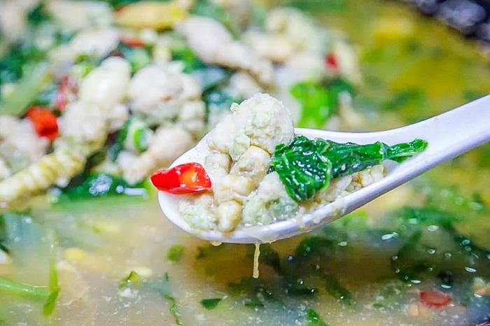 Loài sâu béo được người Trung Quốc nghiền ra ăn như thịt khiến ai cũng hãi hùng