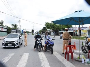 Chốt kiểm soát dịch COVID-19 ở Hậu Giang.