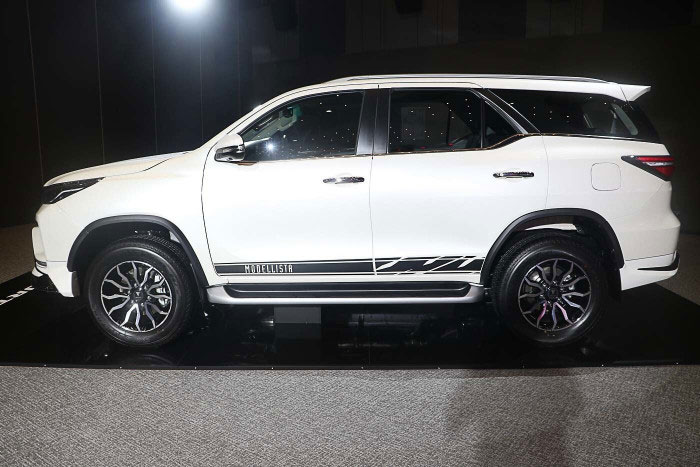Toyota Fortuner cao cấp và hầm hố với bộ body kit mới