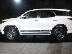 Toyota Fortuner cao cấp và hầm hố với bộ body kit mới