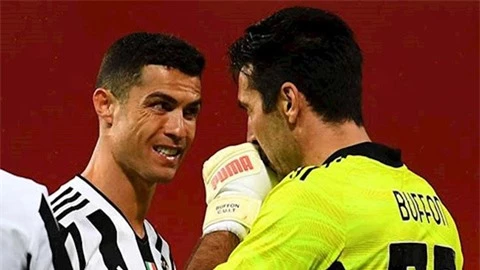 Buffon bảo vệ Ronaldo trước fan Juventus
