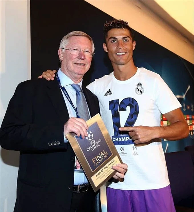 Ronaldo luôn dành tình cảm đặc biệt cho Sir Alex