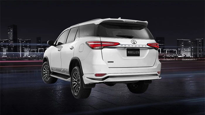 Cận cảnh Toyota Fortuner cao cấp và hầm hố với bản độ cao cấp 10