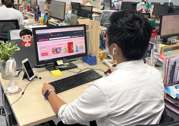 Giãn cách xã hội là “cú hích” cho mua hàng thiết yếu online bùng nổ